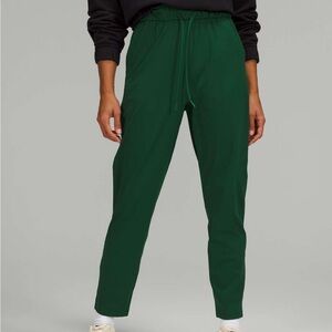 Lululemon • Stretch High Rise 7/8 Pant *Luxtreme 25" Everglade Green Size 2